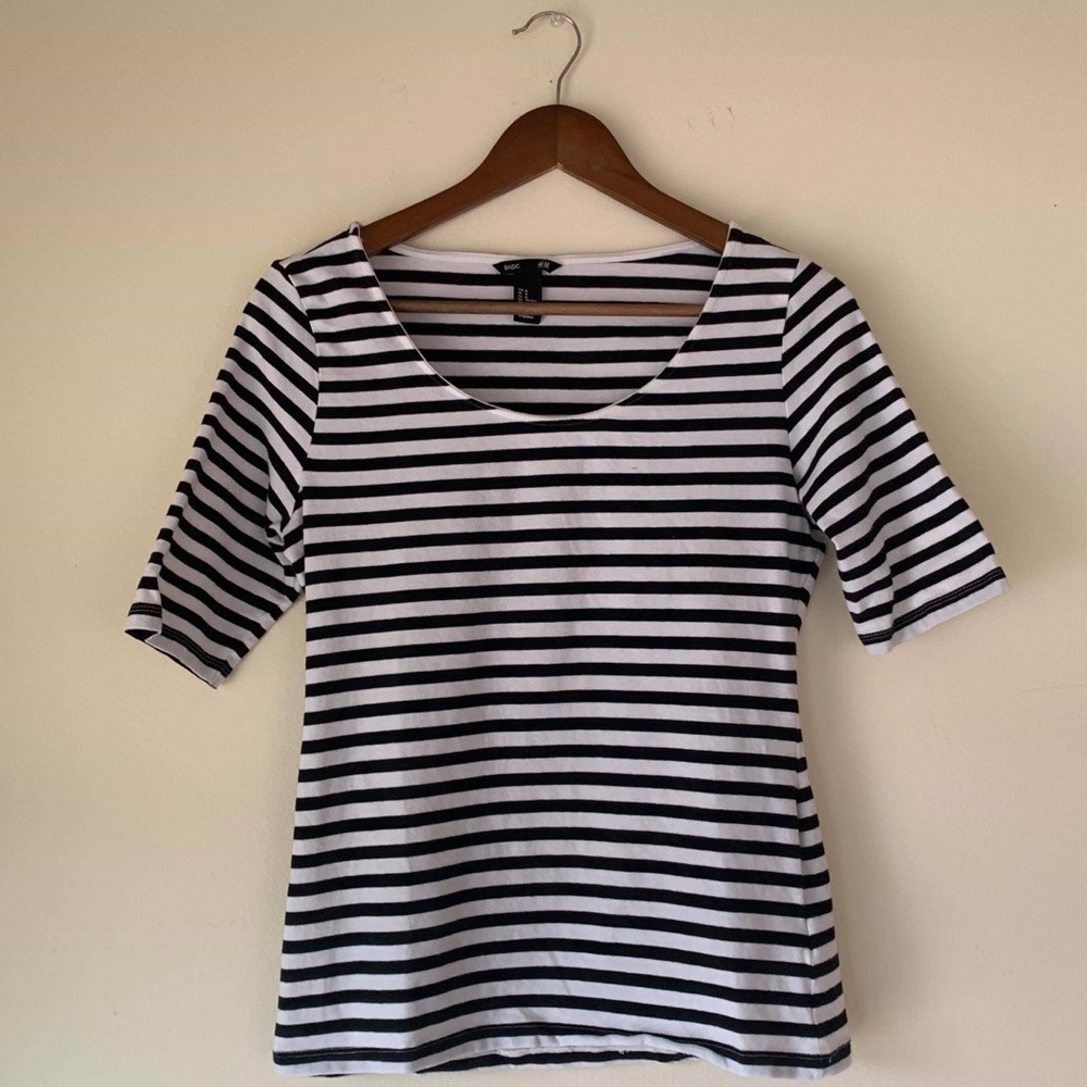 Black & White short-sleeved shirt